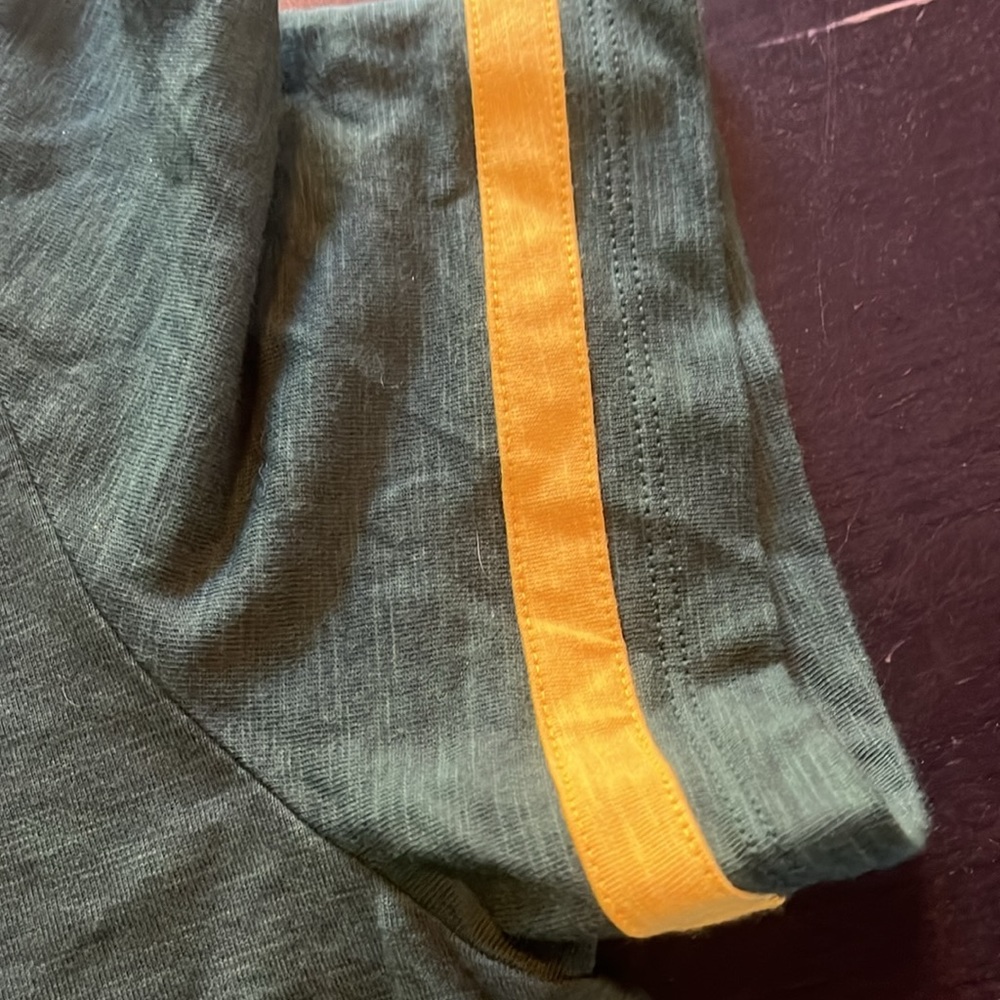Baylor University vneck women’s medium. GUC. Green/yellow. - Picture 4 of 4